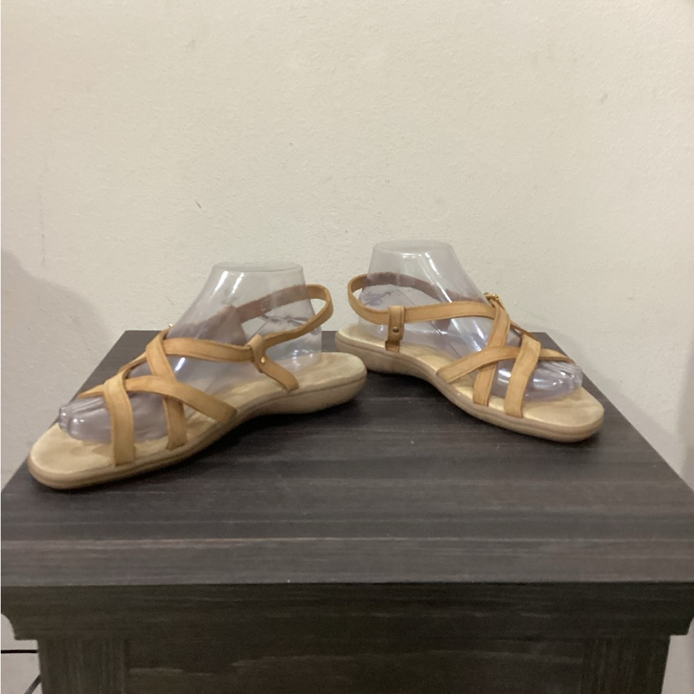 Bass Tan Strappy Sandals Elegant Flat Design